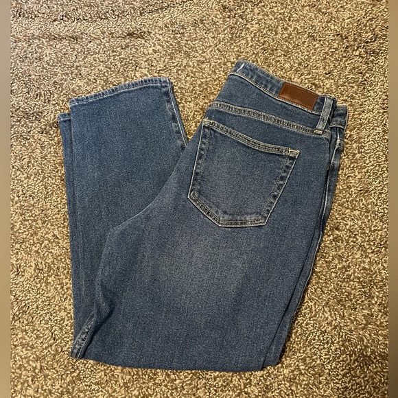 Hollister - Picture 6 of 7